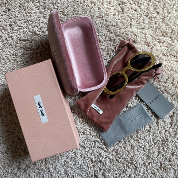 Miu Miu 48-mm star print round sunglasses - Picture 9 of 11